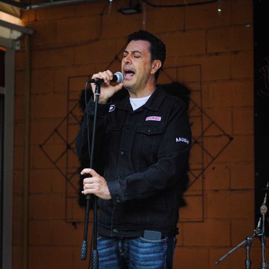Clases avanzadas alumno avanzado cantando